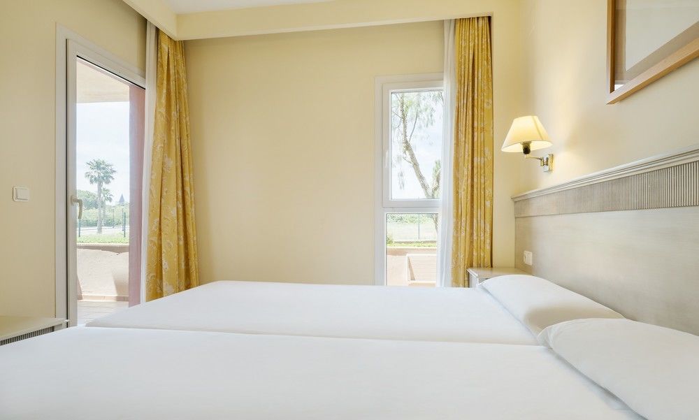 Aparthotel Ilunion Sancti Petri Novo Sancti Petri Esterno foto